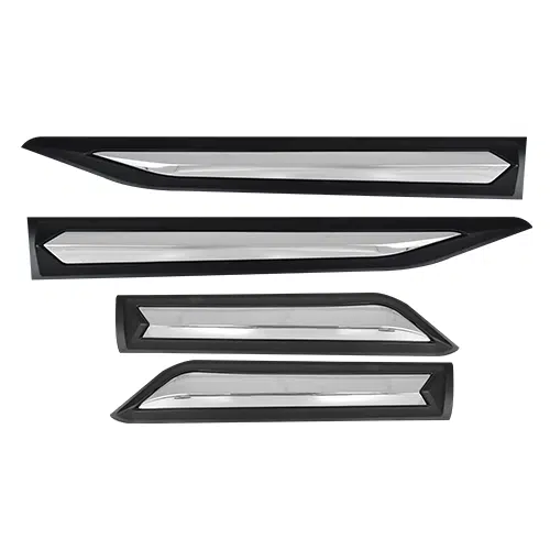 PROTECTOR LAT DE CARROCERÍA BK/CROM P/HILUX REVO 8VA GEN 2016-ON